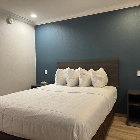 Hotel Baymont By Wyndham Bakersfield Esterno foto