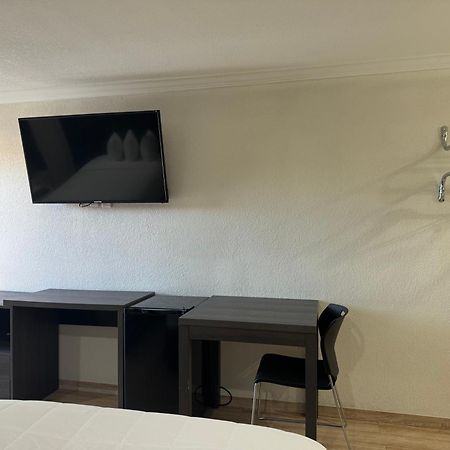 Hotel Baymont By Wyndham Bakersfield Esterno foto