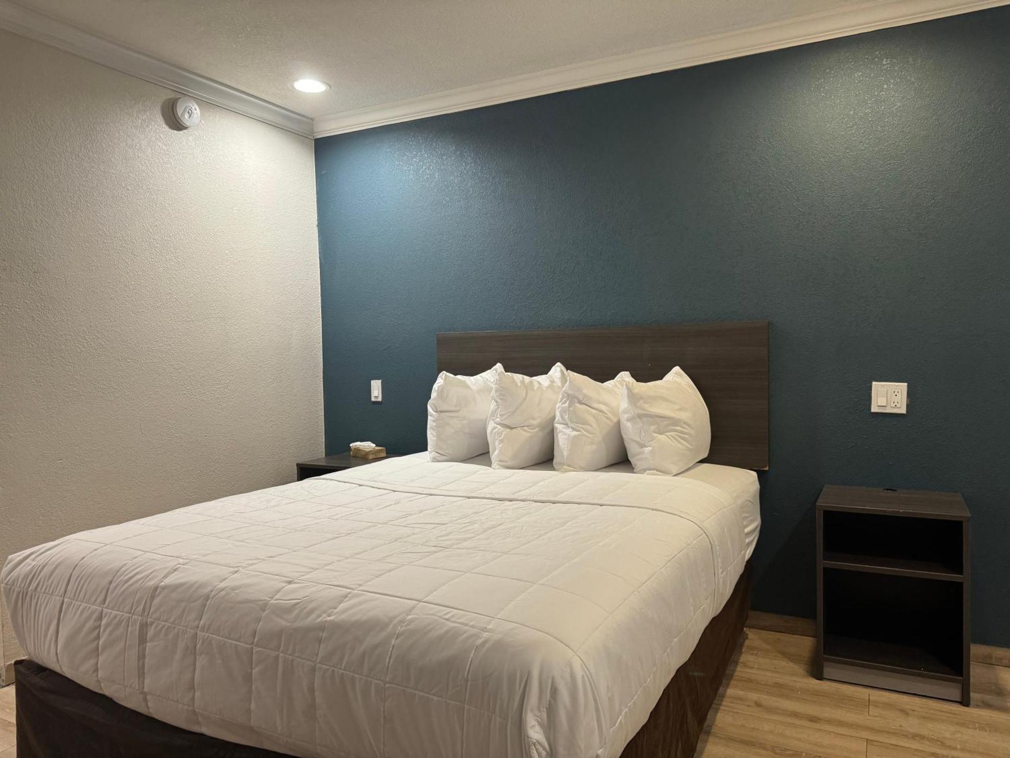 Hotel Baymont By Wyndham Bakersfield Esterno foto