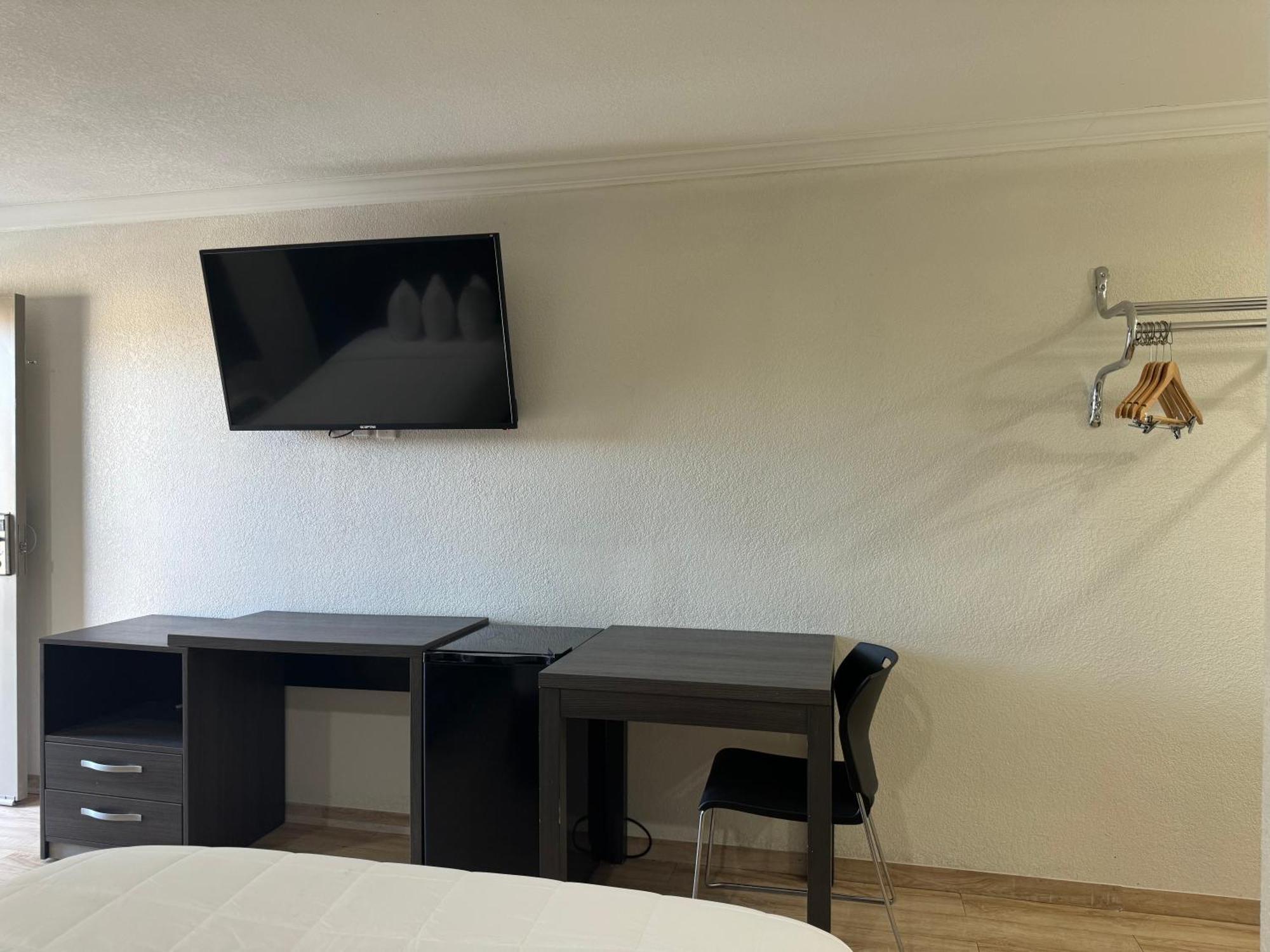 Hotel Baymont By Wyndham Bakersfield Esterno foto
